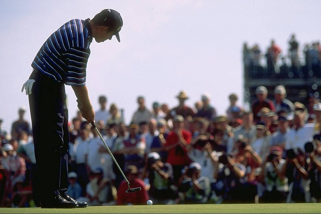 Justin Leonard putts at Royal Troon in 1997